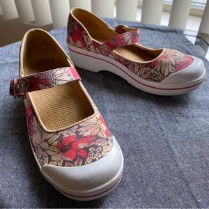Dansko Vegan Floral Canvas Mary Jane Clogs Size 8 (38)